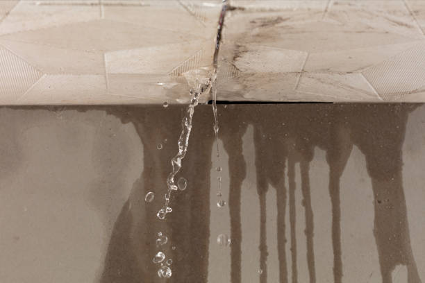 Professional Water Extraction technician working in Oxford, NJ